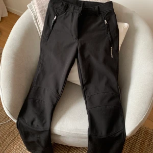 Icepeak skidbyxor 36 - Ice peak skidbyxor storlek 36 Använda men mycket bra skick  