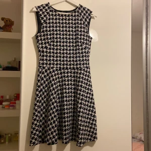 Klänning - Fin klänning använd 1 gång 
