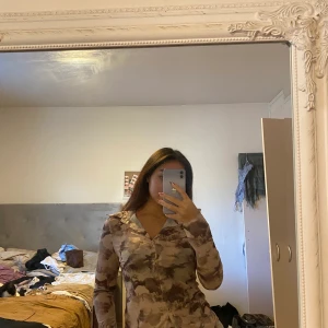 Blus i mesh - Jätte skön blus i mesh tyg från shein😍 Kommer inte till användning tyvärr💓 Lite naturfärgat mönster på🥰