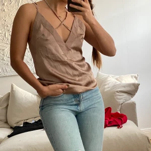 Topp från Missguided. - Topp från Missguided. Aldrig använd i nyskick.