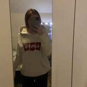 Levis tröja  - Hoddie från Levis o storlek Xs
