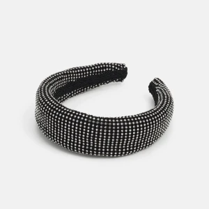 Säljer detta fina diademet  - Ett svart diadem med silvriga diamanter 