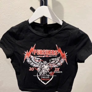 Topp - Svart topp med tryck 