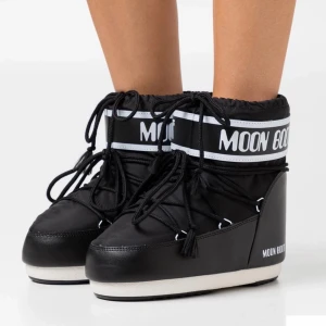 Moonboots  - Säljer mina moonboots som endast är använda fåtal gånger därav väldigt fint skick!!