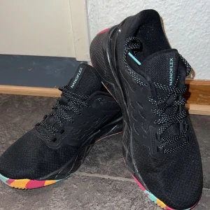 Sneakers - Helt nya sneakers nanoflex. Super sköna och bra för fötterna. Nypris nästan 2000kr. Endast testade inomhus . Mitt pris 500  Obs kan endast ta emot swish 