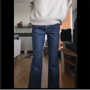 Bootcut jeanse - Jag publicerar igen för köparen var oseriös, säljer för att det är lite stora i midjan. Dom är lowrise och bootcut jeanse. Jag köpte varan på plick men den är i bra skick