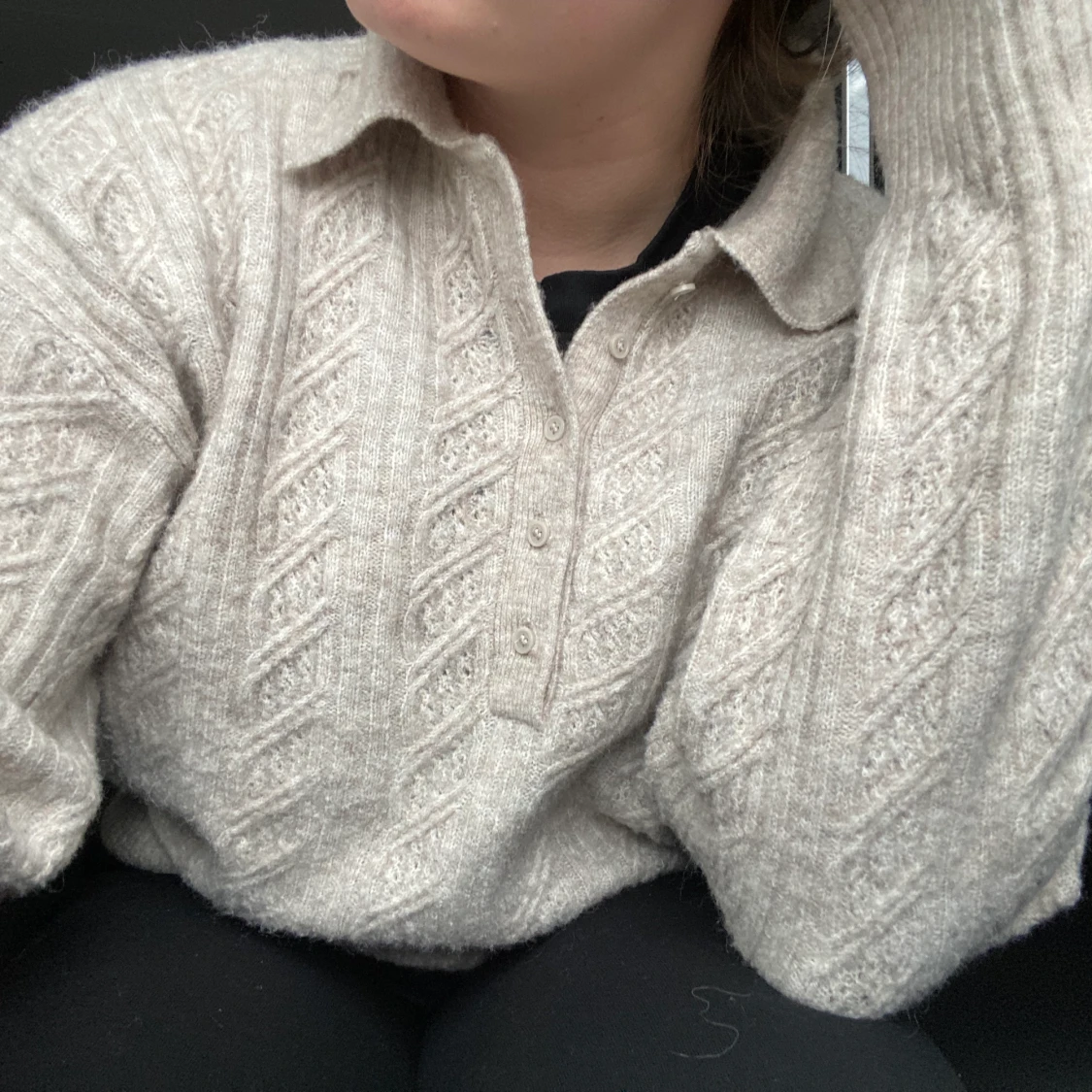 Beige stickad tröja