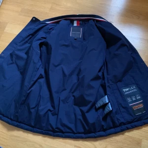 Tommy hilfiger väst - Aldrig använd är i ny skick 