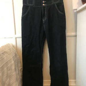 Dazy jeans - Snygga tunna vida jeans som är i storlek 38