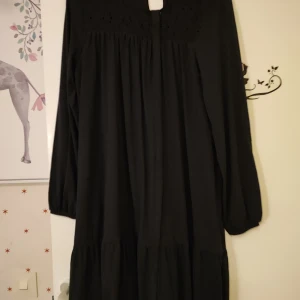 Svart klänning - Gravidklänning från Mamalicious. Aldrig använd, därav inga anmärkningar. 