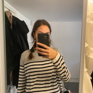 H&M - Tröja från HM  St M men passar S bra! 