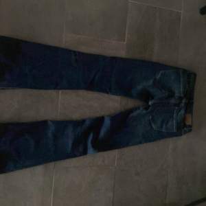 Säljer några lågmijade jeans från Lindex har används ca 5 gånger 