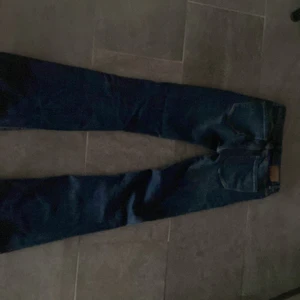 Storlek 34 - Säljer några lågmijade jeans från Lindex har används ca 5 gånger 