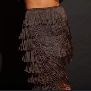 Säljer denna otroligt fina slutsålda kjol ifrån hannah schönbergs kollektion med nakd. Inga defekter, som ny.