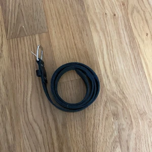 Skärp 60 cm  - Vet inte hur mycket det är använt men kanske ungefär 10 gånger köpt för typ 8 år sedan 