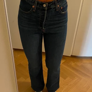 Levis jeans - Såå fina Levis jeans i bootcut-modell💛💛💛De kommer tyvärr inte till användning, och är i princip oanvända!