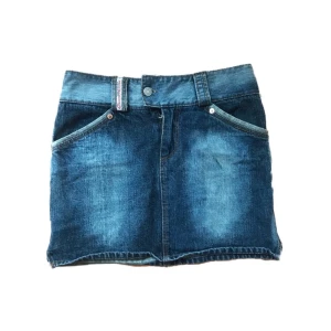 Y2k jeanskjol - Diesel industry jeanskjol i y2k stil, supersnygg och bra passform! Från 00-talet. Kontakta för mått