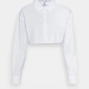 Skjorta  - Fin kort skjorta i väldigt bra skick🫶🏻pris går att diskutera:))