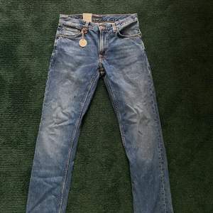 Nudie jeans modell gritty jackson. Helt nya med tags kvar. Storlek 30/32. Säljes för halva pris, dvs 750kr