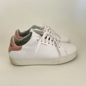 Axel Arigato Clean 90  - Size 42. Worn less than 10 times. Good condition and want wearing. 