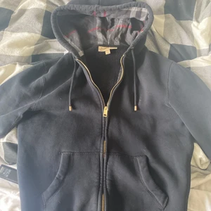 Burberry zipup - Strlk S, skick 8/10
