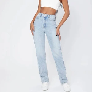 Straight jeans  - Straight leg jeans från shein köpta för 299 säljer för 90. Säljer pga stora i midjan. Skriv för bilder. 