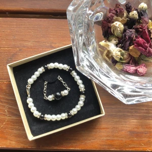 Halsband  - Hemmagjort halsband med matchande armband. 💞 Frakt 26kr 💞 