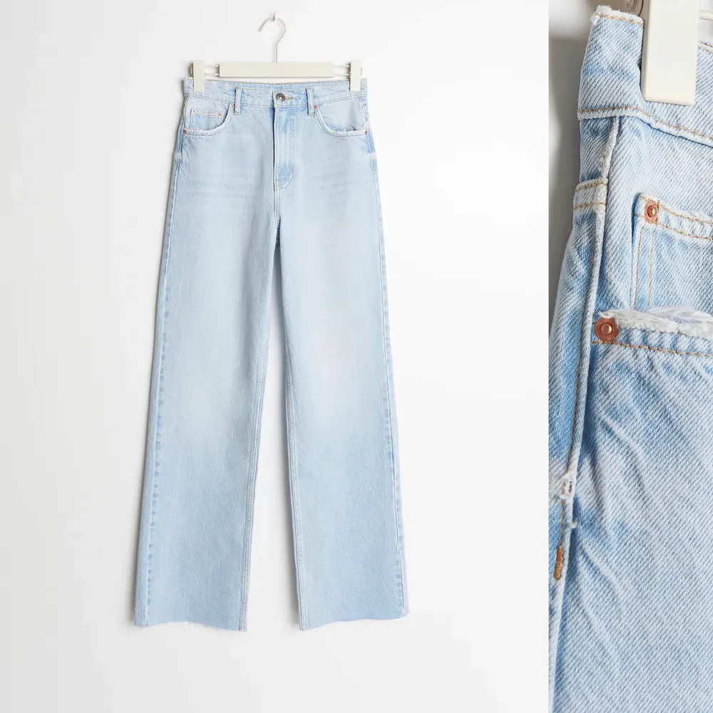 Långa i benen, är 175cm lång. Men alla Idun jeans är fransade nertill så det är enkelt att klippa av själv.  Ordinariepris 599kr. Jeans & Byxor.