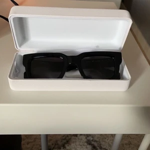 Chimi - Chimi eyewear model 05. Använda max 3-4ggr alltså i utmärkt skick. Nypris ligger på 1200kr 