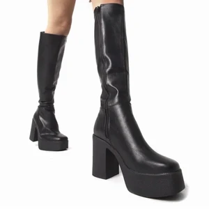 Lamoda Slick Nicks - Knähöga stövlar från Lamoda! Aldrig använda pga lite för små i skaftet, har stora vader lol:) nypris 800kr, köpare betalar frakt