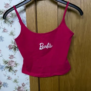 barbie linne - skit snyggt barbie linne från primark, de sitter super skönt och är i jätte fint skick. har bara haft på mig två ggr