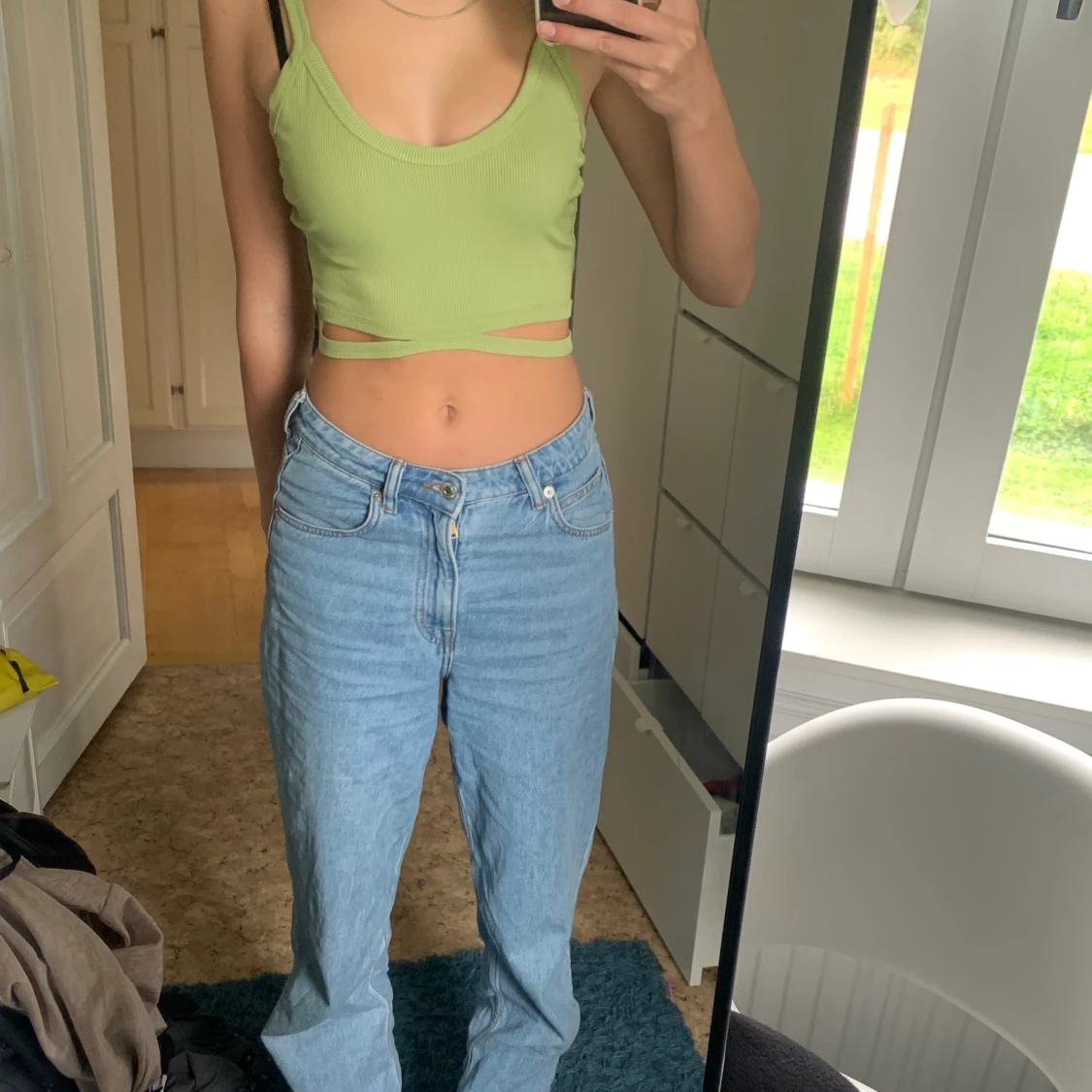 Grönt linne med hål 