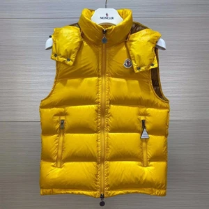 Moncler  - Beställningsvara! D flesta storlekar finns. Äkthetsbevis, originalbox mm tillkommer som vid köp i affär. Swish eller postförskott= Få skorna betala sedan. Vid frågor tveka ej att kontakta. Direktpris kan diskuteras flera bilder finns.