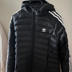 Adidas jacka  - Dunjacka i helt ny skick 