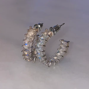 Örhängen - Hoops Örhängen från official kollektion nypris runt 700🤍