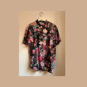 Vintage Floral Short Sleeve Button Down - Size: Large 100% Cotton Secondhand/Excellent Condition