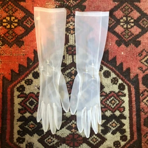 Vintage handskar  - Vintage handskar! Bra skick, inte använda av mig. En pytte fläck på vänstra