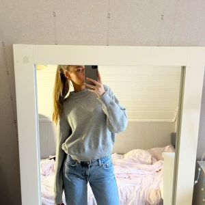 Grå stickad tröja - Grå stickad tröja 