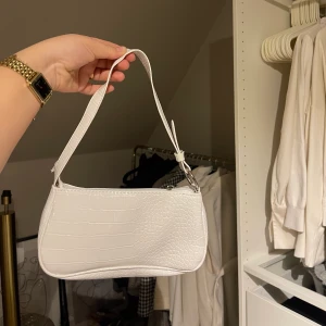 Vit väska från Ginatricot  - Aldrig använt 