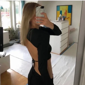 Topp med öppen rygg  - Säljer denna jätte fina toppen då den inte har kommit till användning💕💕köparen står för frakten!