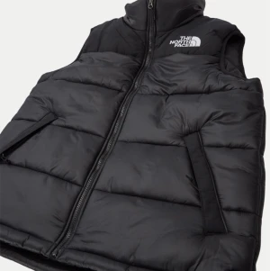 The north face väst - Tja!! Säljer min tnf väst då den inte kommer till användning. Nypris ca 1700kr Tveka inte om att skriva om du har några frågor.