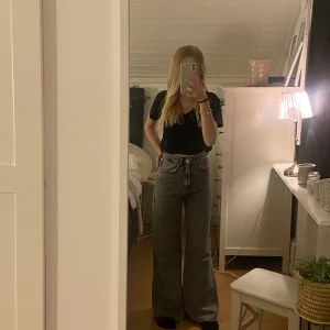 Asos jeans i storlek xs - Ett par asos byxor helt nya men tyvärr lite långa för mig 