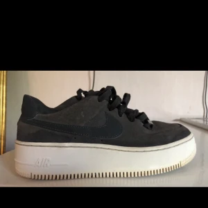 Nike air force 1  - Matt gråa 