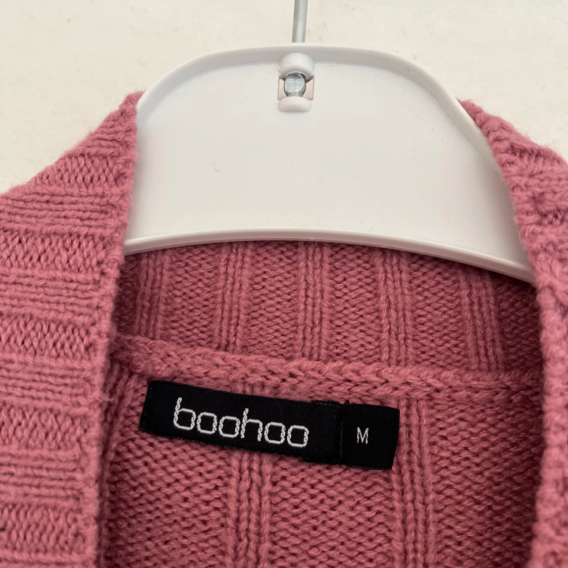 Stickad tröja i smutsrosa  - 91