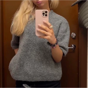 Stickad t-shirt!! - Lånade bilder!! Populär och slutsåld stickad t-shirt från Lindex!! 