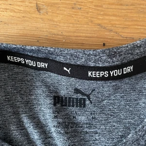 Tränings tröja  - Använd några få gånger, storlek M men väldigt liten i storlek 