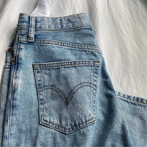 Levis ribcage - Säljer mina ribcage som jag köpte på plick men var för korta för min smak, går till ankeln på mig och jag är ca 163-164.