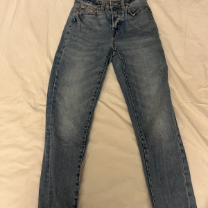 Jeand - Säljer mina jeans från lager 157 för att dom blivit för små, har bilder från när jag kunde ha dom om det önskas! 💙