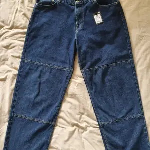 Säljer ett par väldigt baggy jeans från sweet sktbs som aldrig har använts i storlek xl 