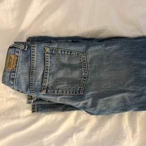 snygga vintage low waisted jeans. Köparen står för frakt, hör av er vid frågor.💕 Upplever de som xs/s i storleken